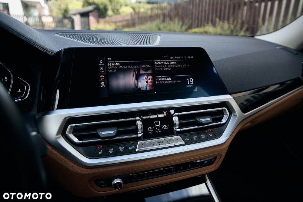 BMW Seria 3 320d xDrive Luxury Line - 22
