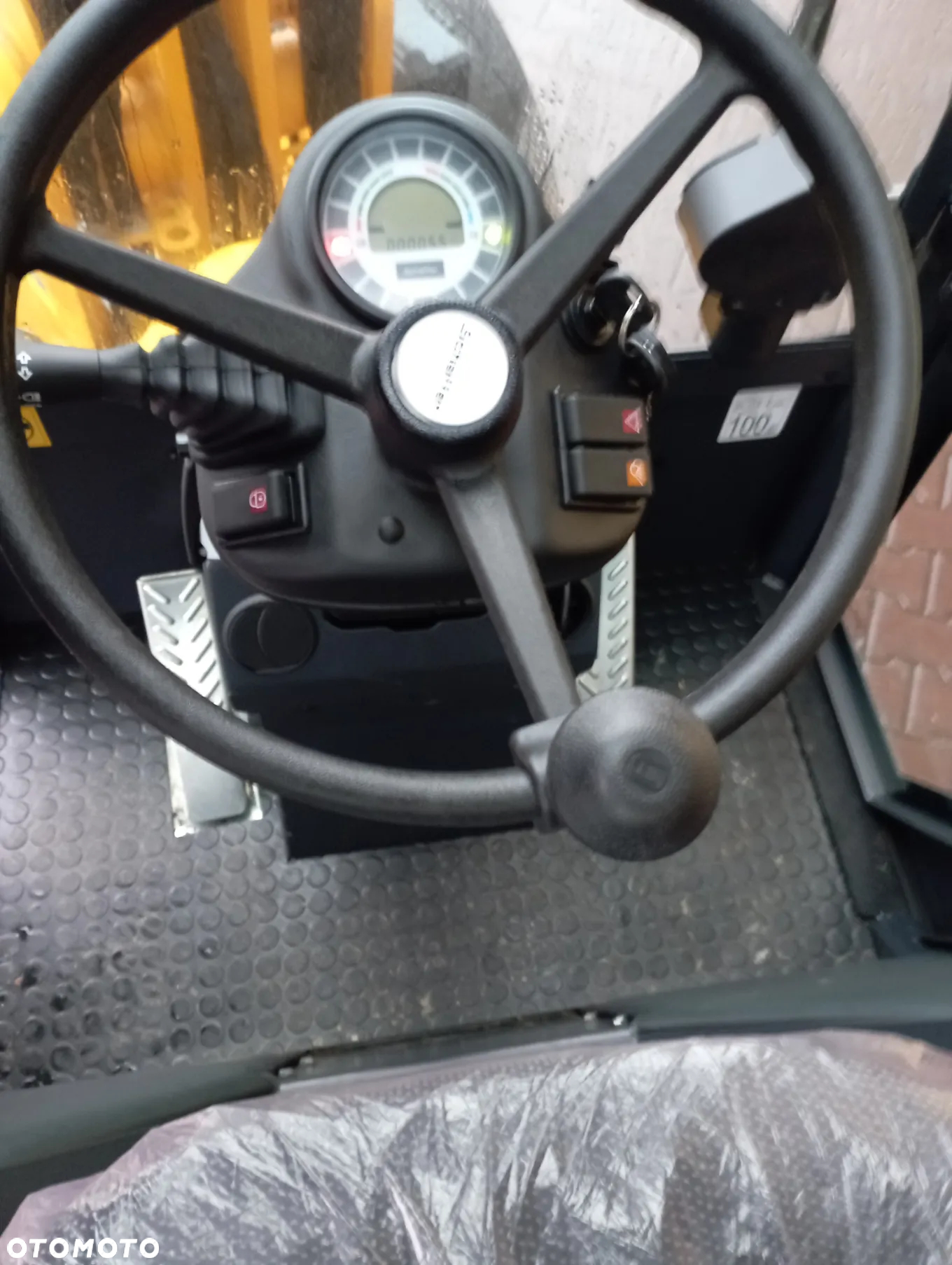 Schäffer 2430 z kabiną - 9