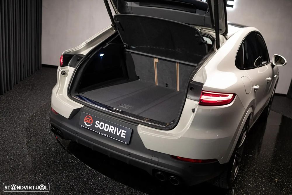 Porsche Cayenne Coupé E-Hybrid - 42