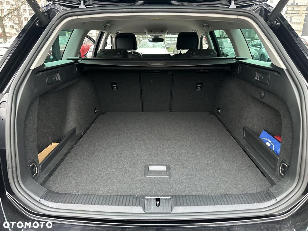 Volkswagen Passat - 34
