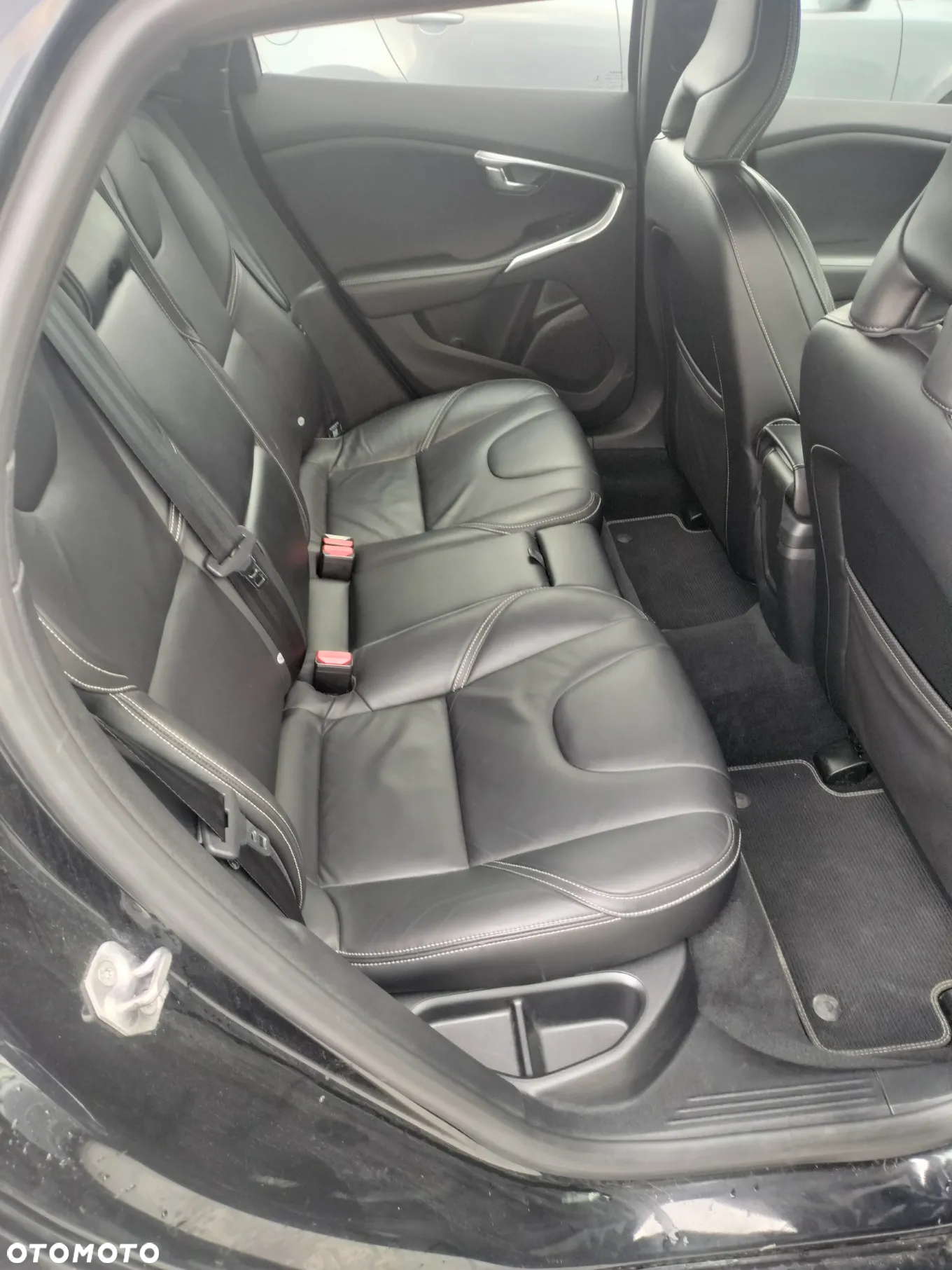 Volvo V40 D4 Drive-E R-Design Summum - 10