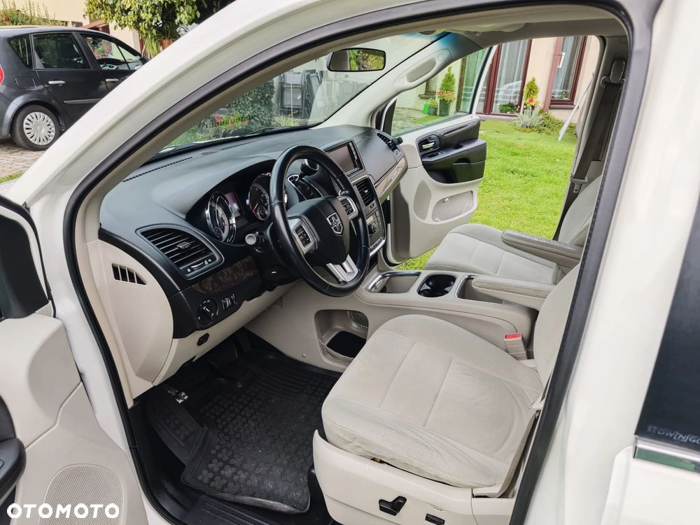 Dodge Grand Caravan - 12