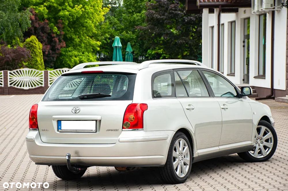 Toyota Avensis 1.8 VVT-i Combi - 11