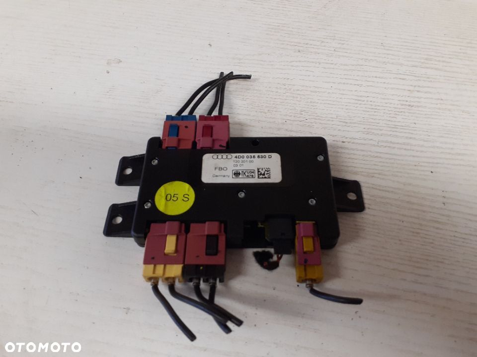 AUDI A6 S6 A8 S8 WZMACNIACZ ANTENOWY 4D0035530D - 1
