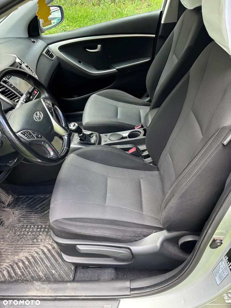 Hyundai i30 blue Kombi 1.6 GDi YES Silver - 11