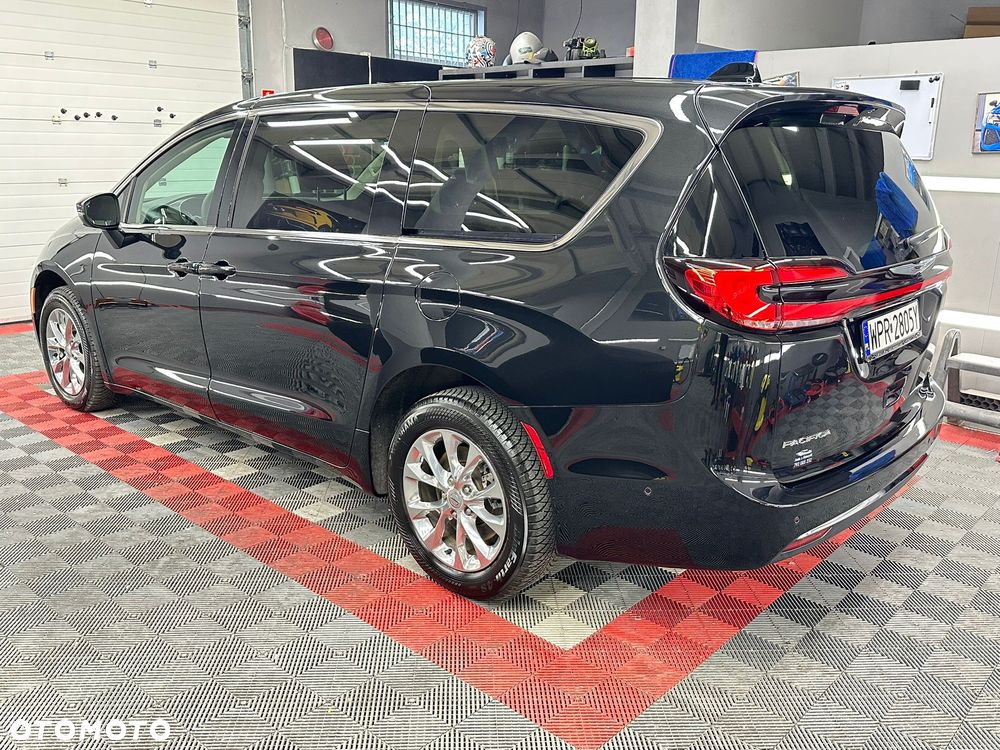 Chrysler Pacifica - 4