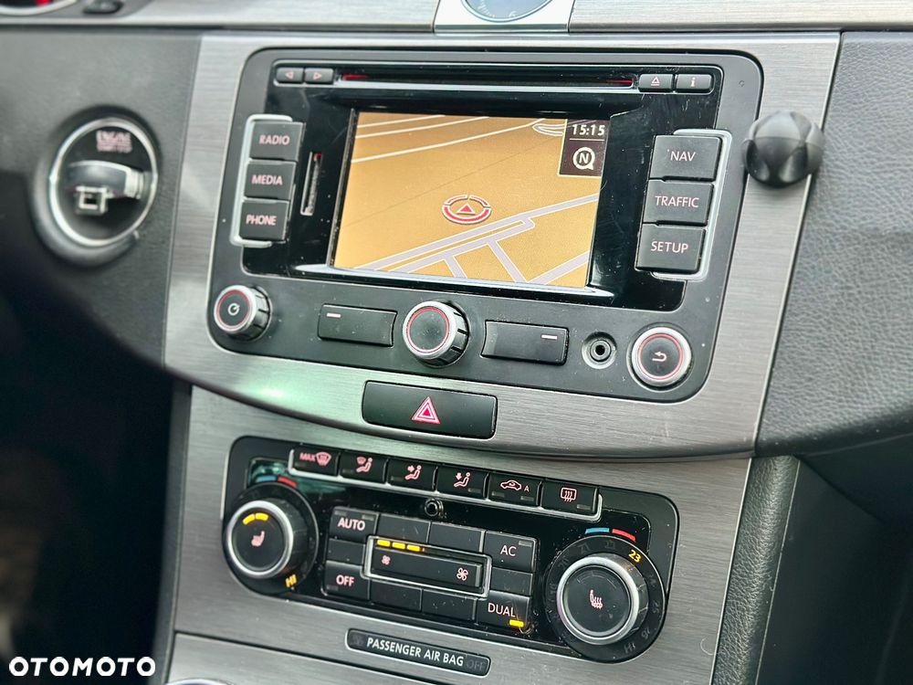 Volkswagen Passat 1.8 TSI Exclusive - 21