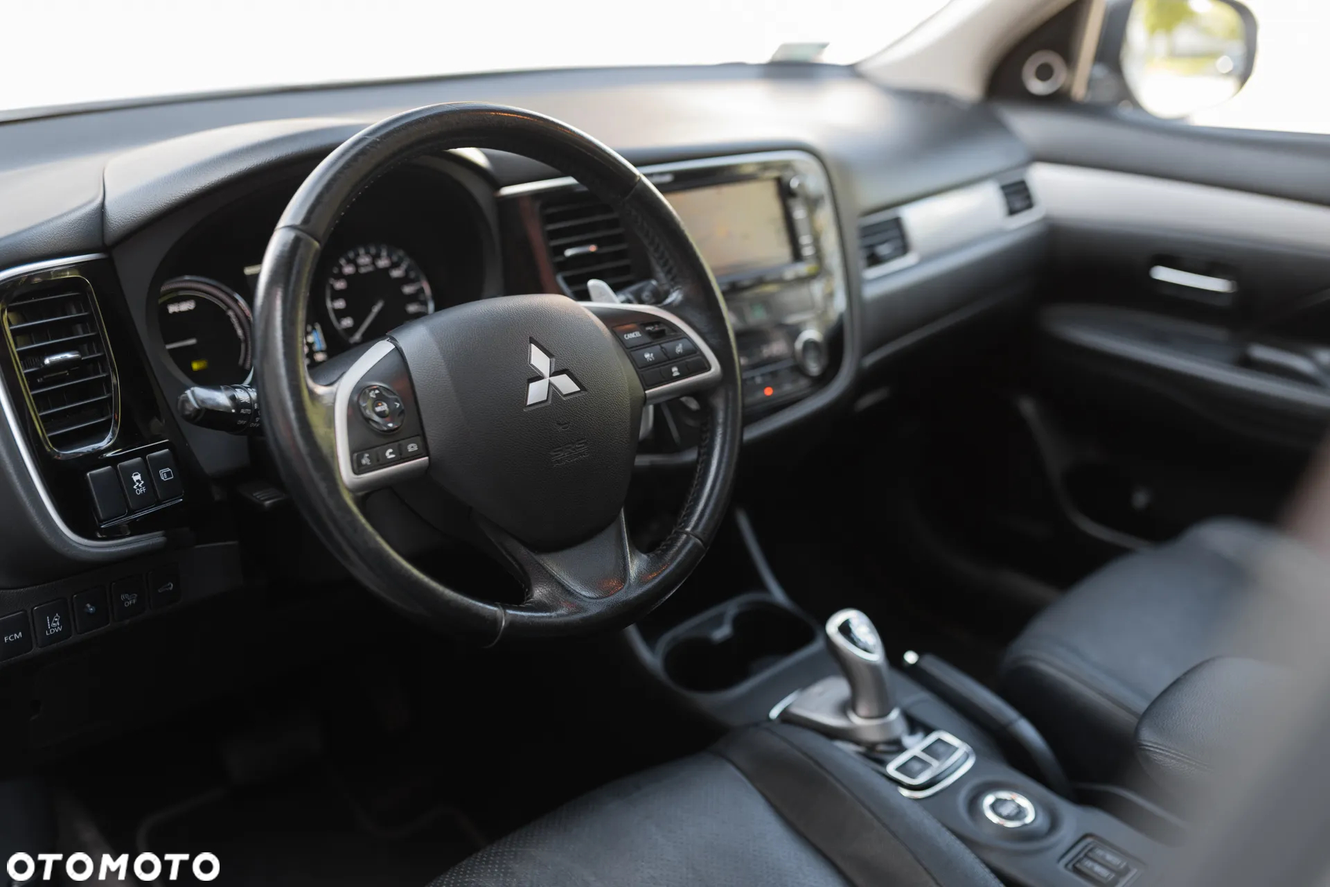 Mitsubishi Outlander - 12