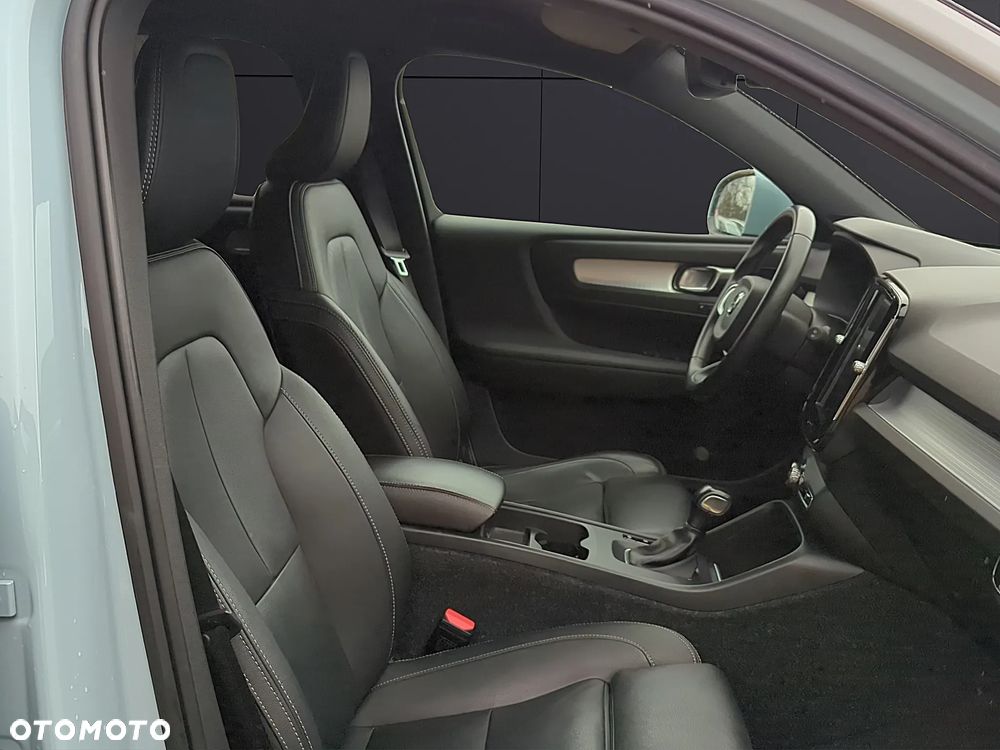 Volvo XC 40 T3 Momentum - 17