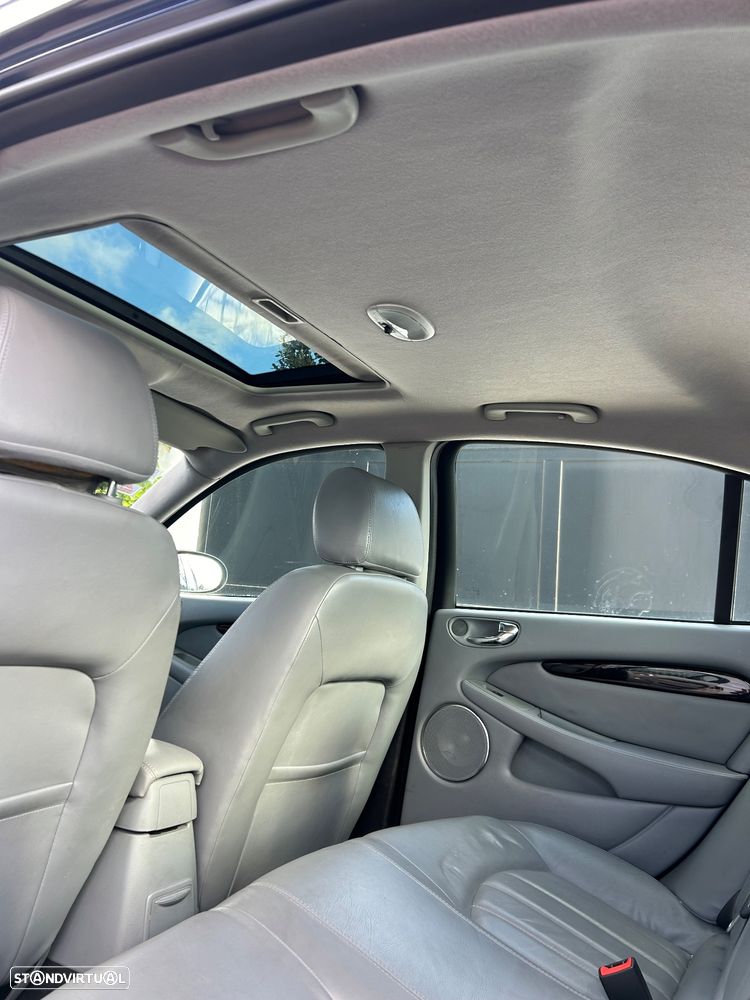 Jaguar X-Type 3.0 V6 Executive - 8