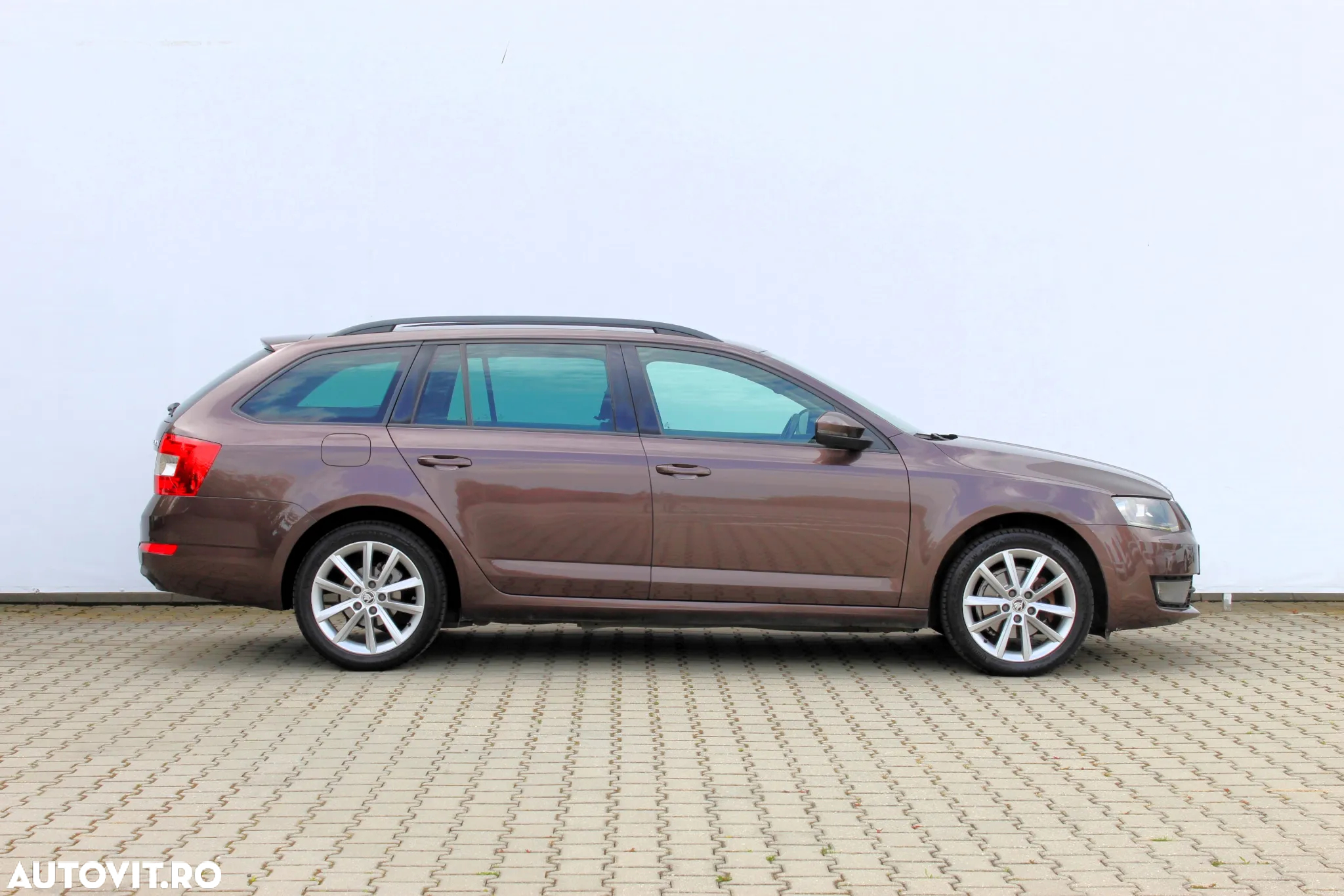 Skoda Octavia 2.0 TDI ELEGANCE DSG - 6