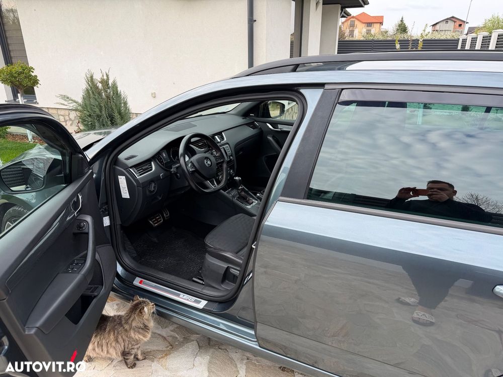 Skoda Octavia 2.0 TDI DSG RS - 6