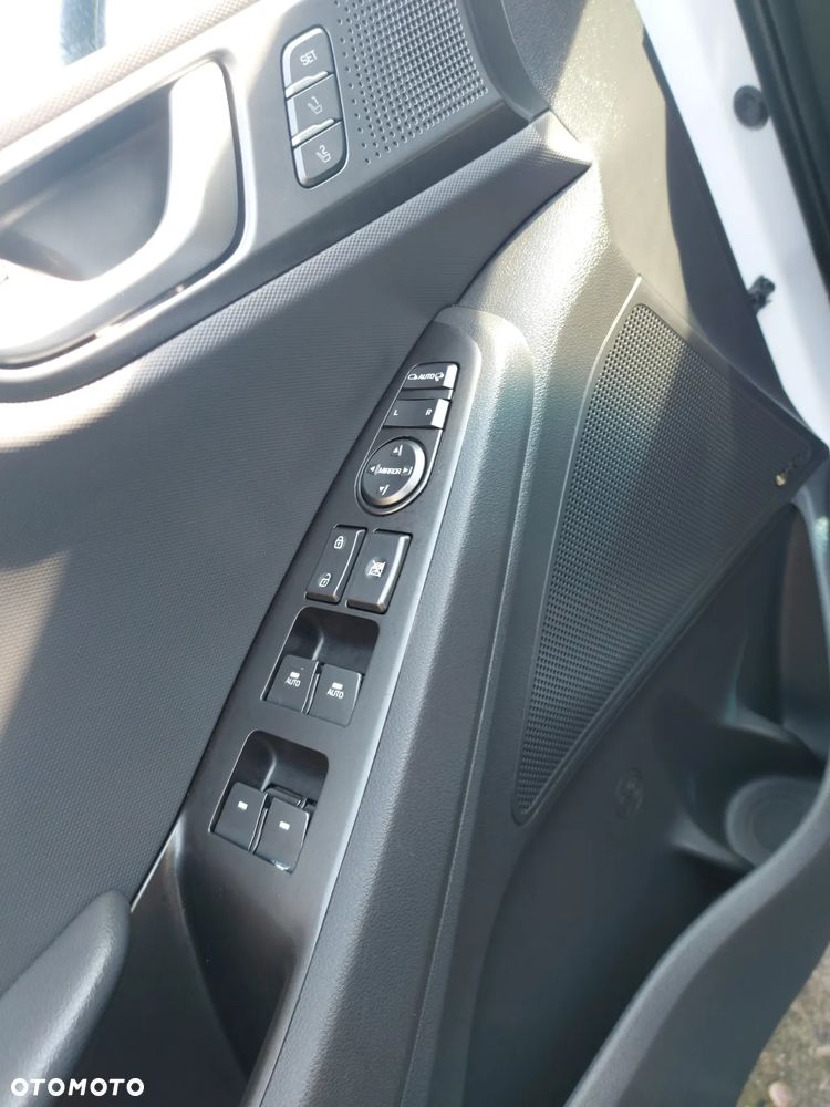 Hyundai IONIQ - 31