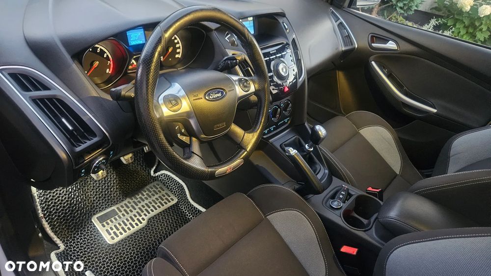 Ford Focus 2.0 EcoBoost ST mit Leder-Sport-Paket - 25
