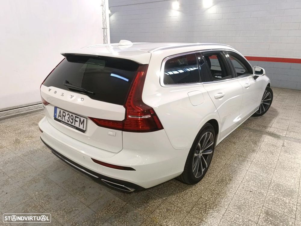 Volvo V60 2022 photo 3