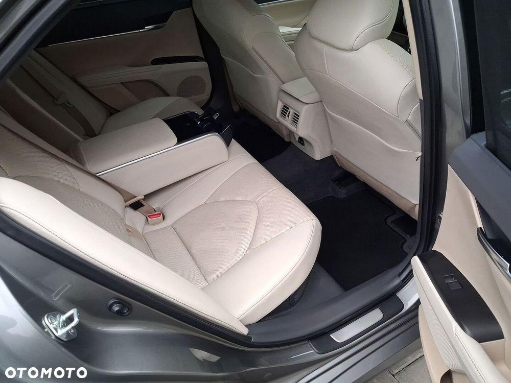 Toyota Camry 2.5 Hybrid Executive CVT - 21
