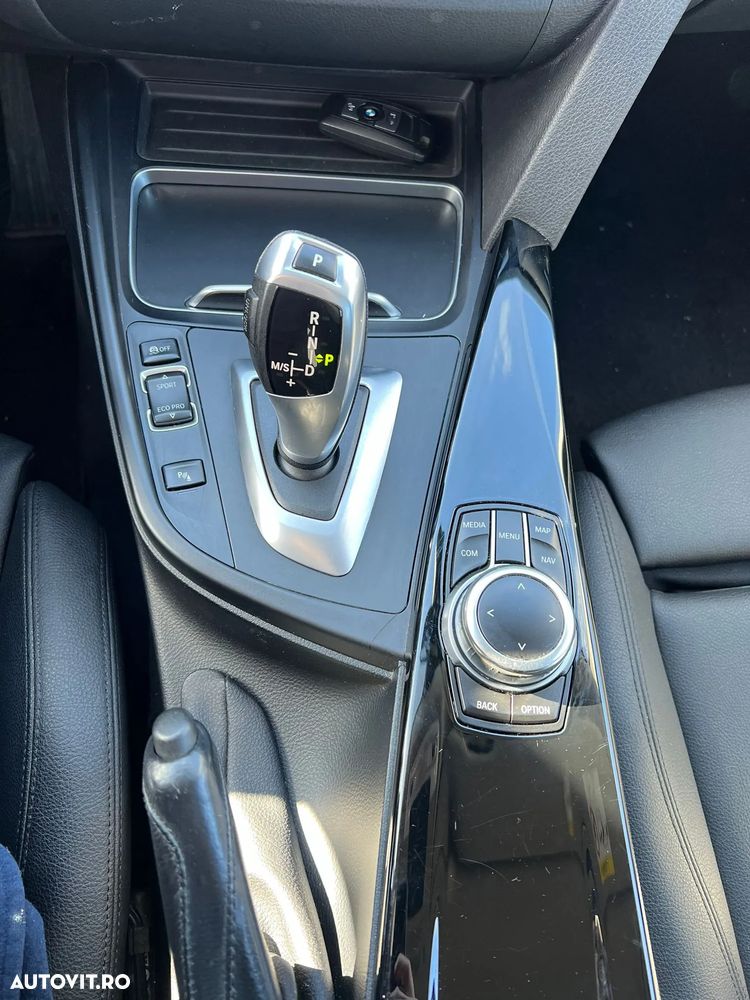 BMW Seria 3 318i Aut. M Sport - 12