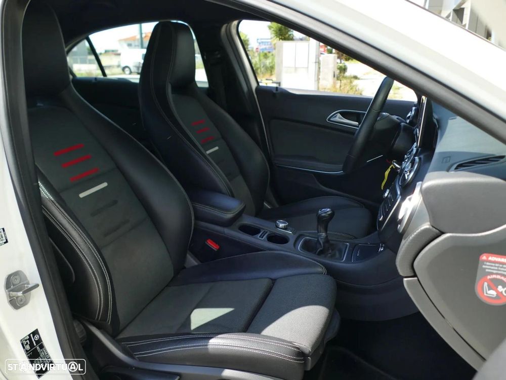 Mercedes-Benz A 180 d AMG Line - 29