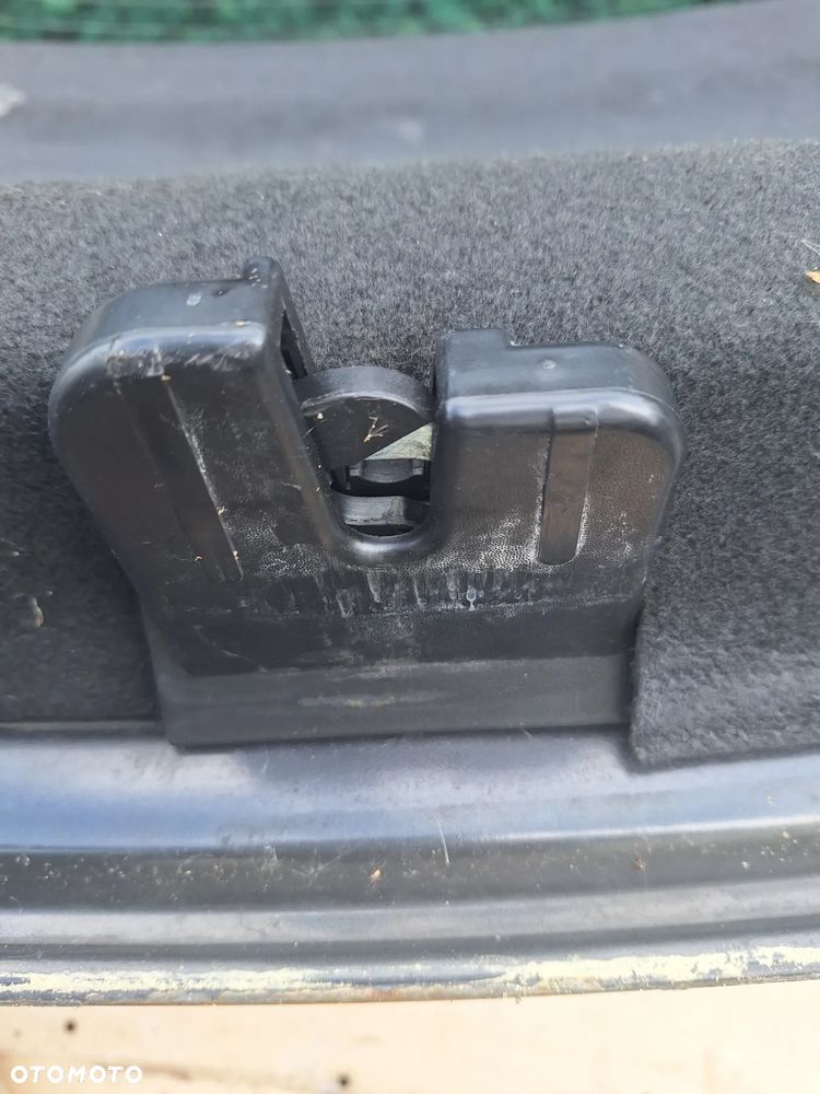 ZAMEK TYLNEJ KLAPY DOLNY - SEAT ALTEA - 1