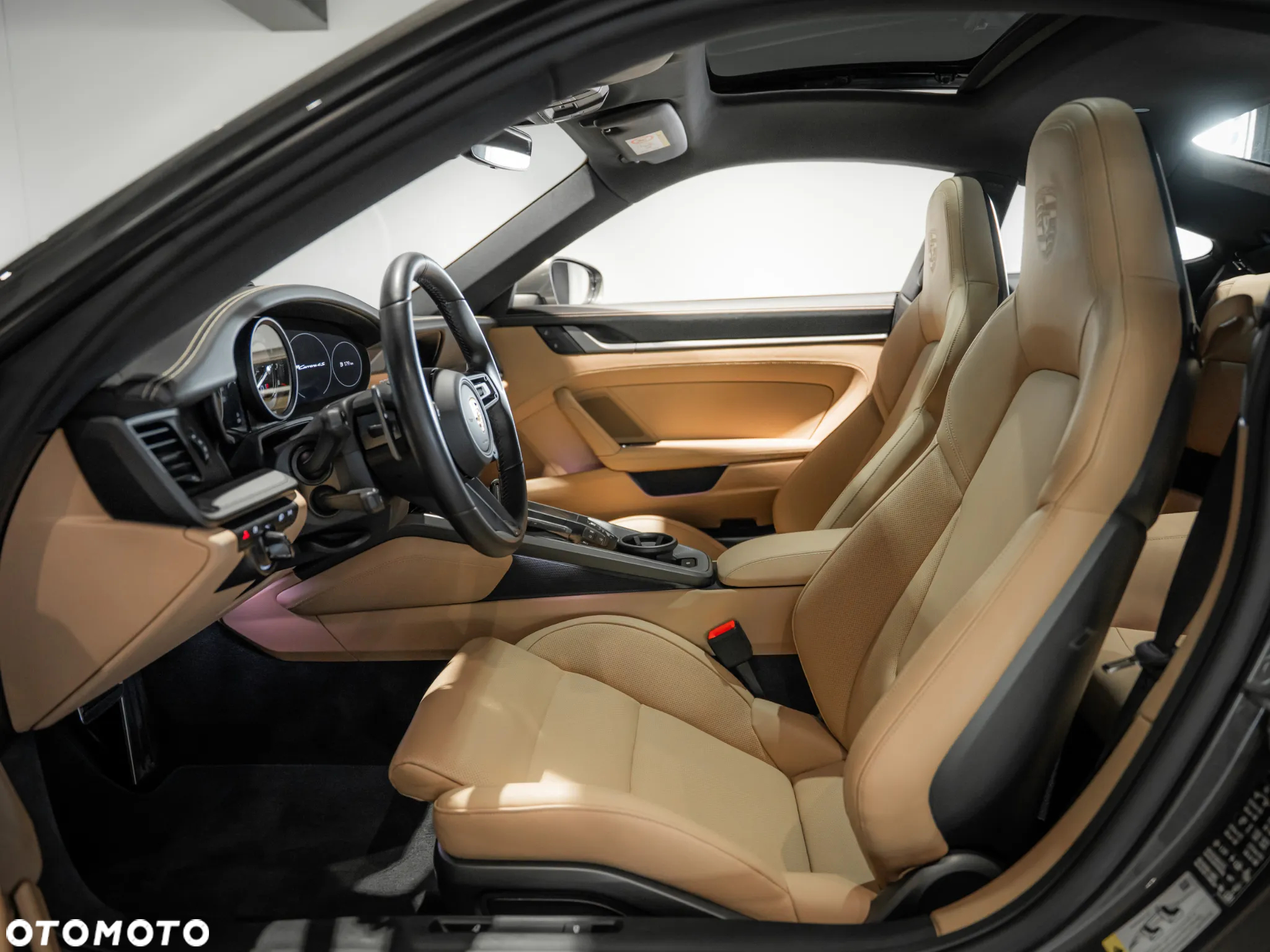 Porsche 911 Carrera 4S - 18