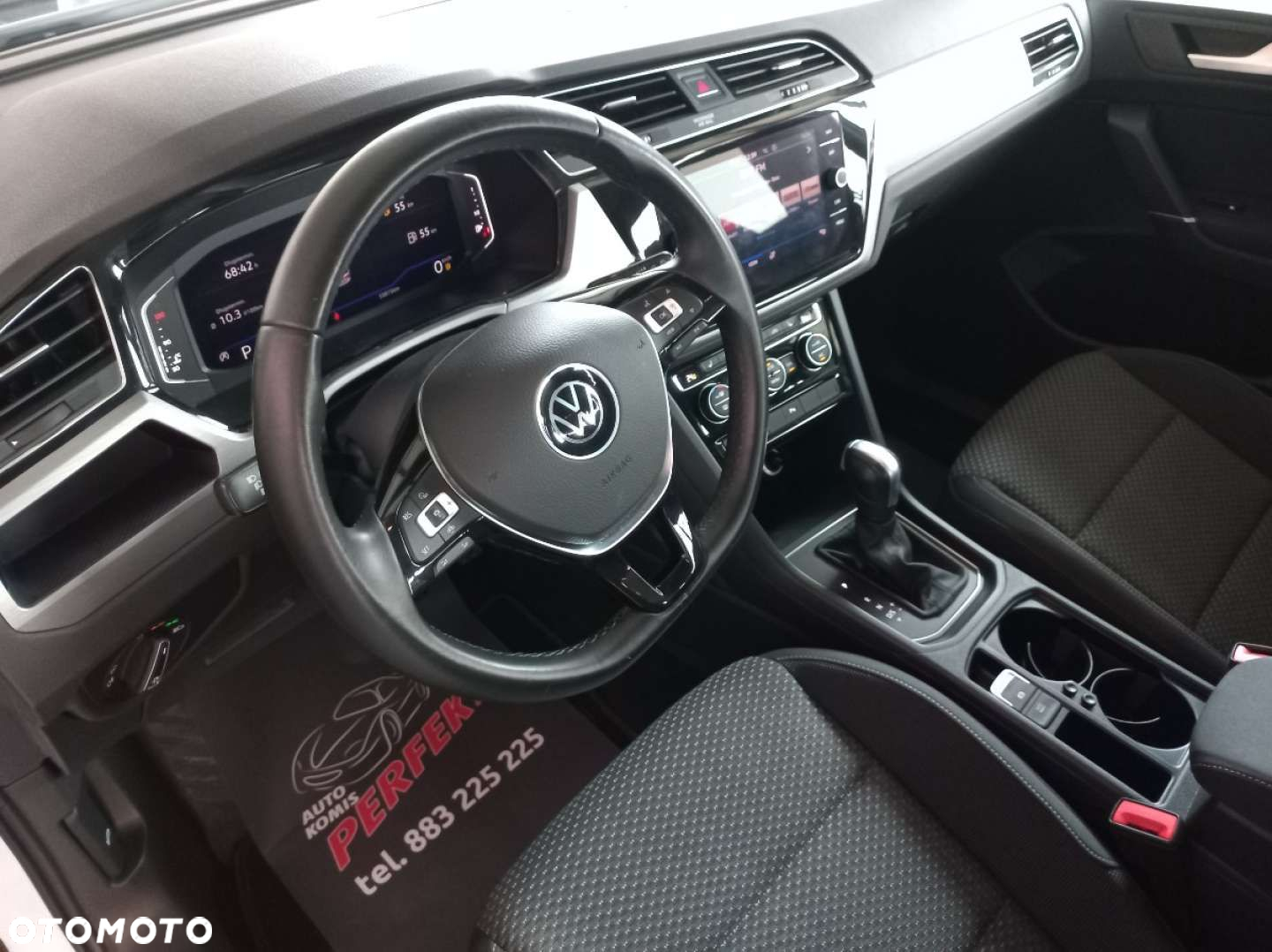 Volkswagen Touran - 12