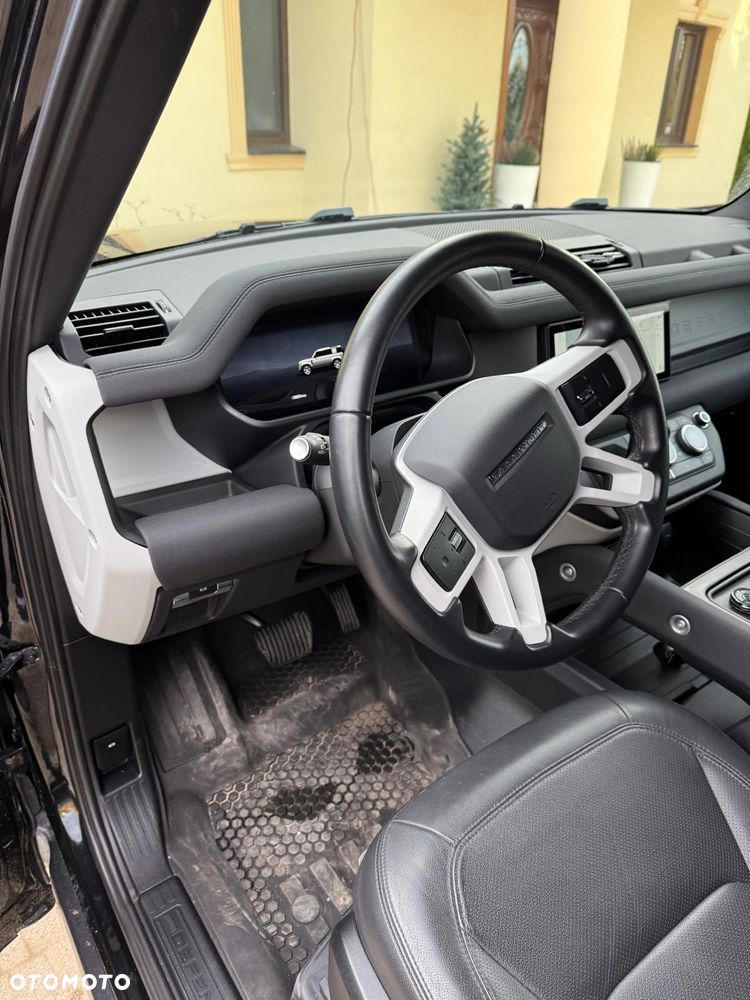 Land Rover Defender - 11