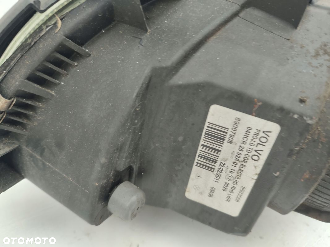 Lampa prawy przód VOLVO V70 II ORYGINAŁ EUROPA 8693568 - 6