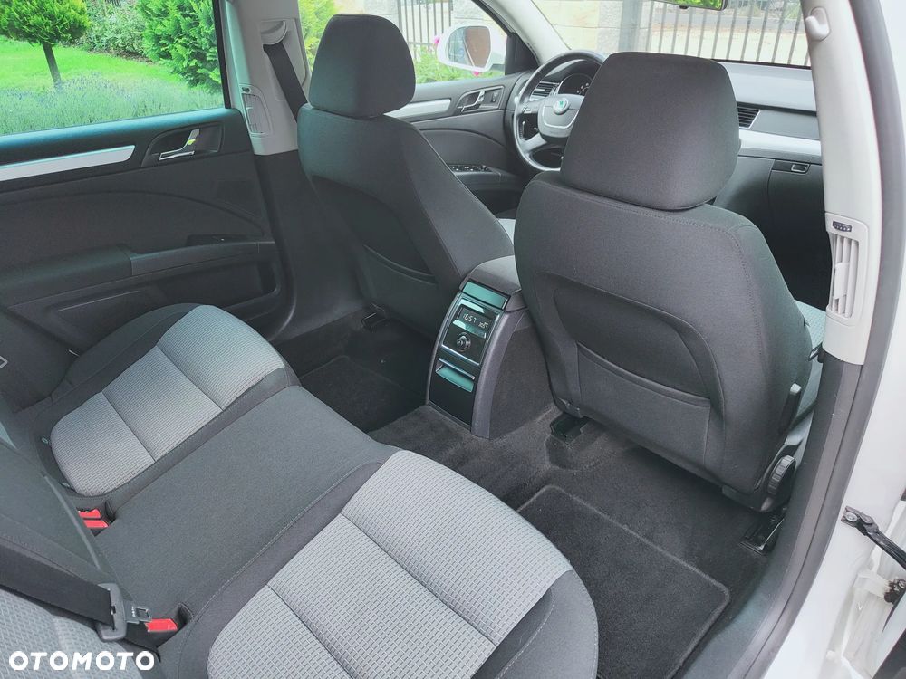 Skoda Superb 2.0 TDI Green tec Ambition - 28