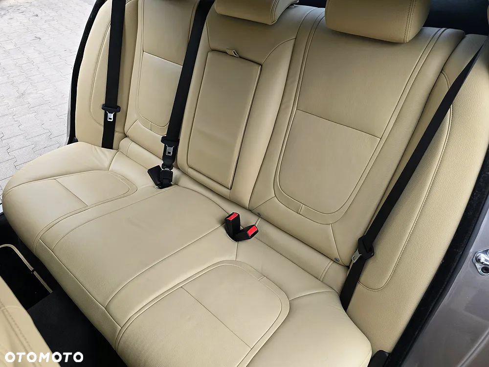 Jaguar XF 2.2 D Premium Luxury - 16
