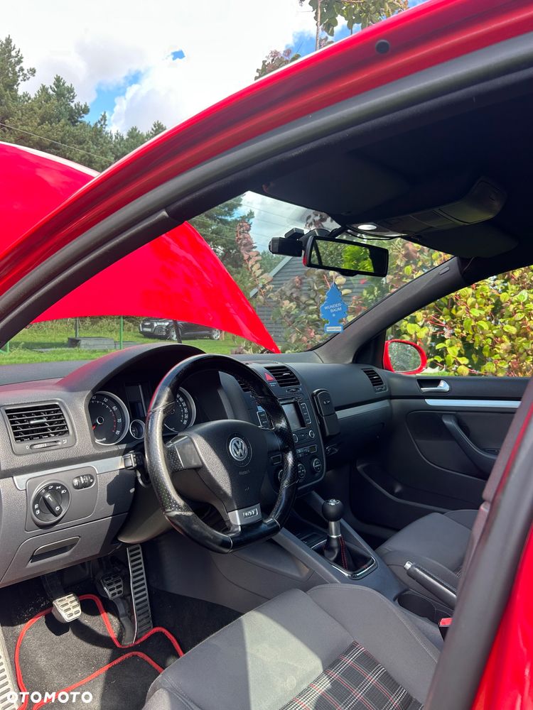 Volkswagen Golf - 6