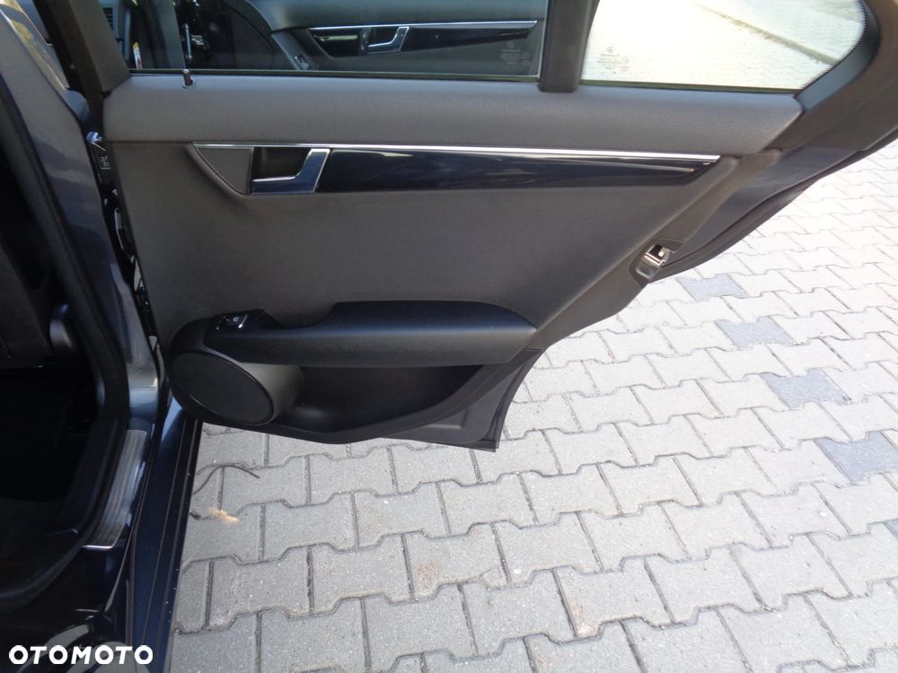 Mercedes-Benz Klasa C 180 Kompressor Automatik BlueEFFICIENCY Avantgarde - 18