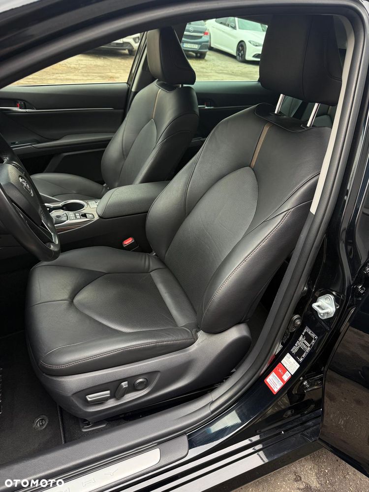 Toyota Camry 2.5 Hybrid Executive CVT - 16