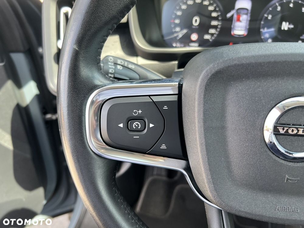 Volvo XC 40 T3 Momentum - 13