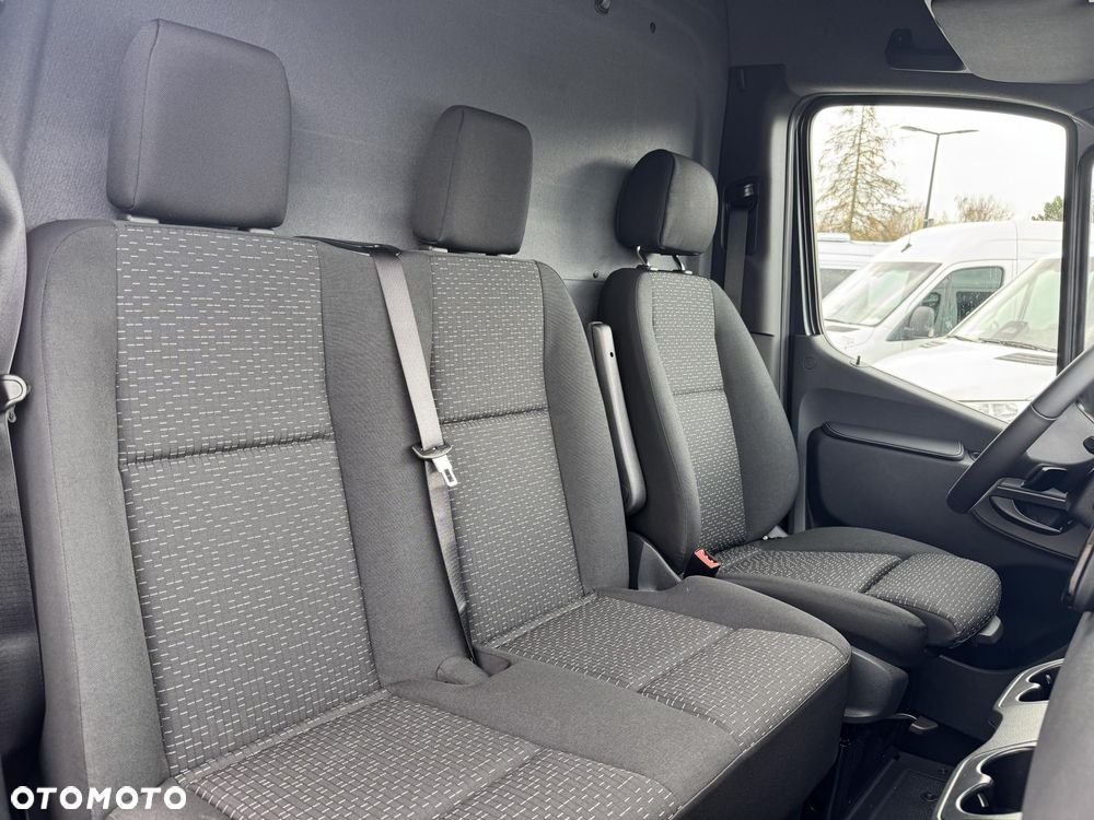 Mercedes-Benz Sprinter - 12