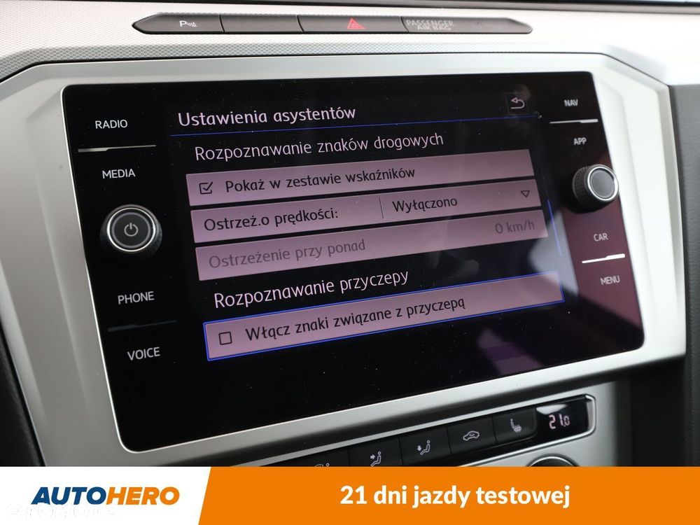 Volkswagen Passat - 24