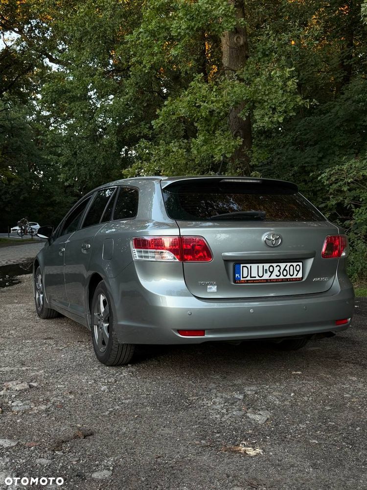Toyota Avensis 1.6 Luna - 4