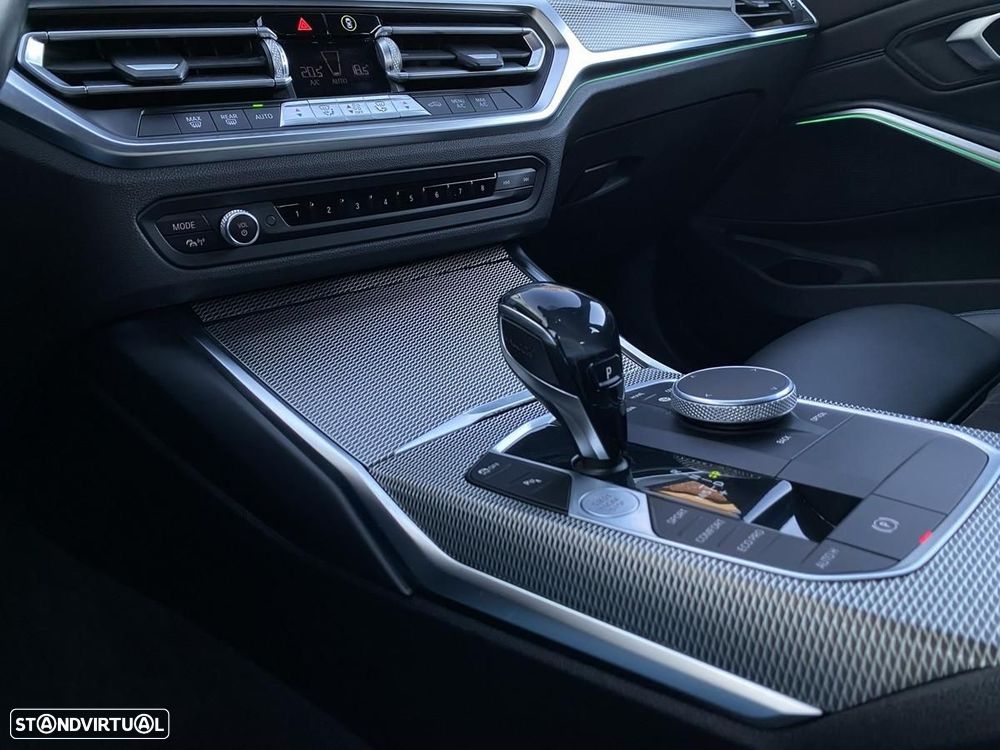 BMW 320 d Pack Desportivo M Auto - 16