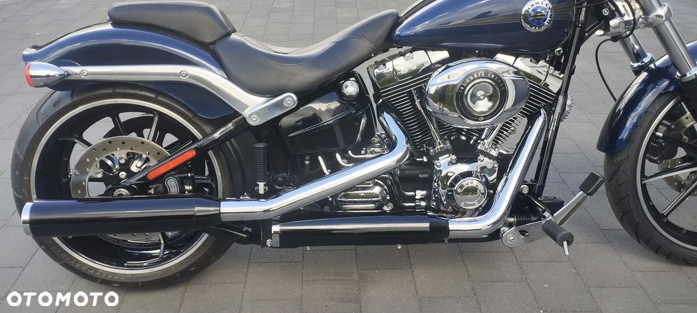 Harley-Davidson Softail Breakout - 36