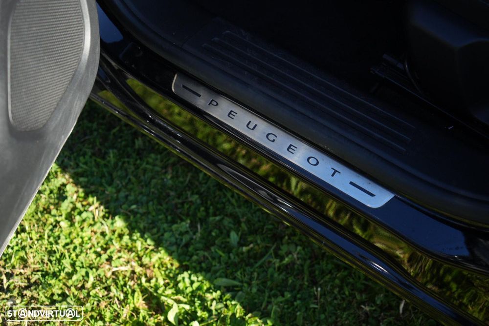 Peugeot 2008 1.2 PureTech GT EAT8 - 28