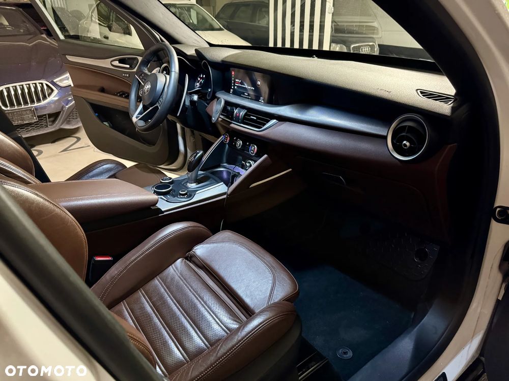 Alfa Romeo Stelvio - 15
