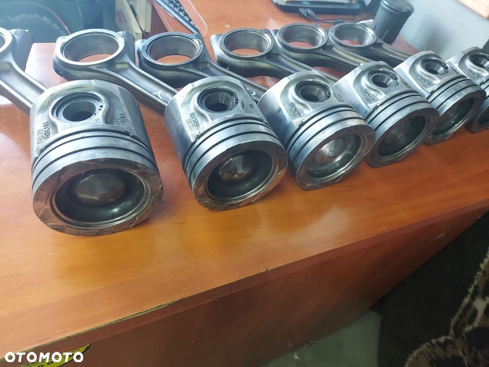 TŁOK  KORBOWÓD SILNIKA 84 CTA-4V MASSEY FERGUSON 8680 2011R - 2