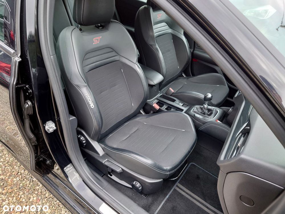 Ford Focus 2.0 EcoBlue ST - 12