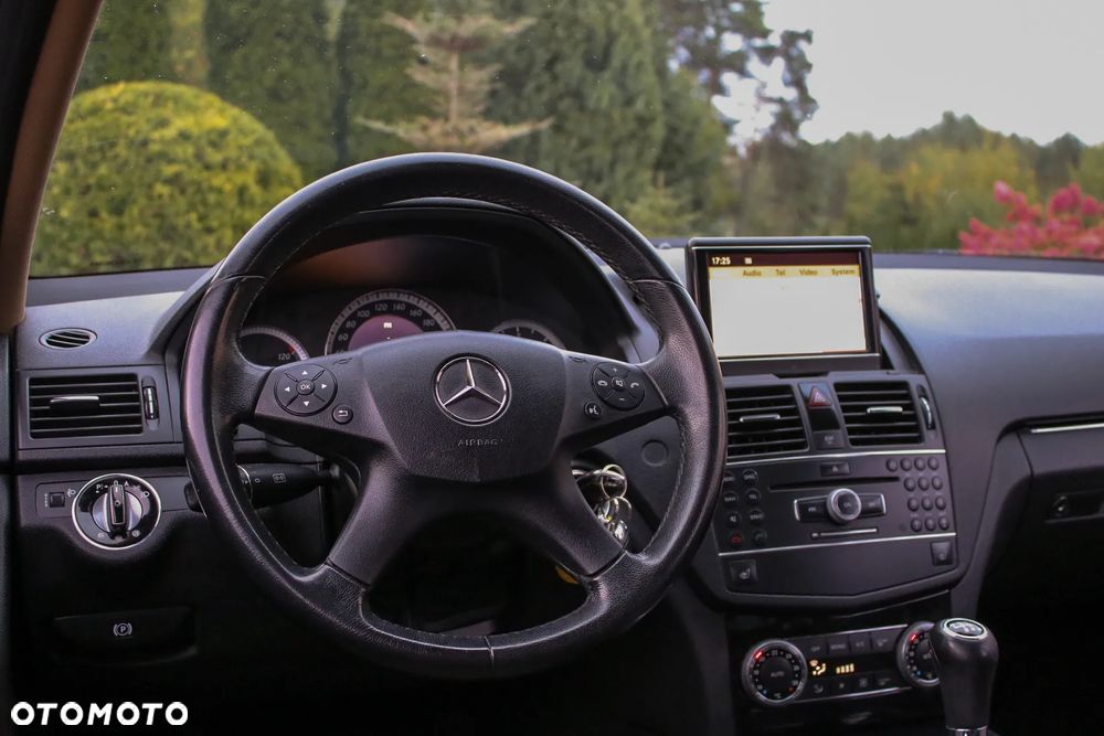 Mercedes-Benz Klasa C 220 CDI Elegance - 23