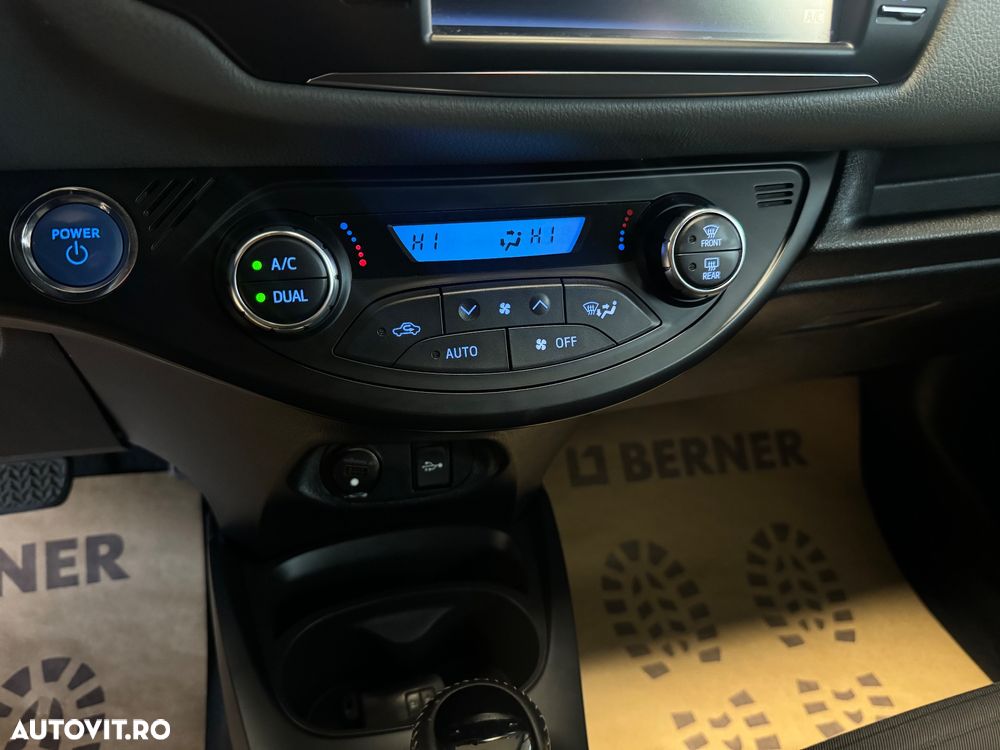 Toyota Yaris 1.5 VVT-i HSD Bi-Tone G&B - 20