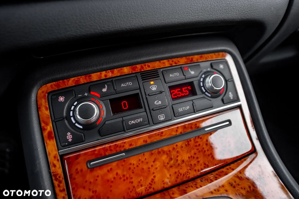 Audi A8 4.2 Quattro - 32