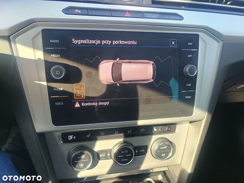 Volkswagen Passat - 19