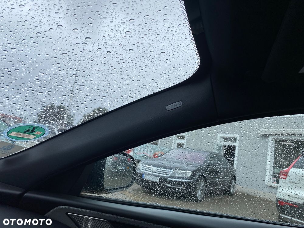 Jaguar XE P300 AWD R-Dynamic HSE - 23