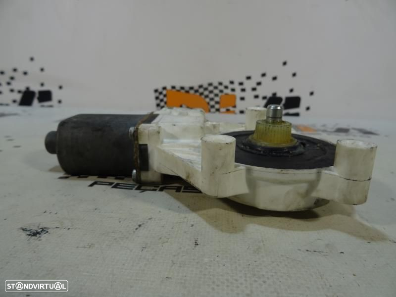 Motor Do Elevador De Vidro Frente Direito Bmw 1 (E87)  0130822227 / 69 - 5