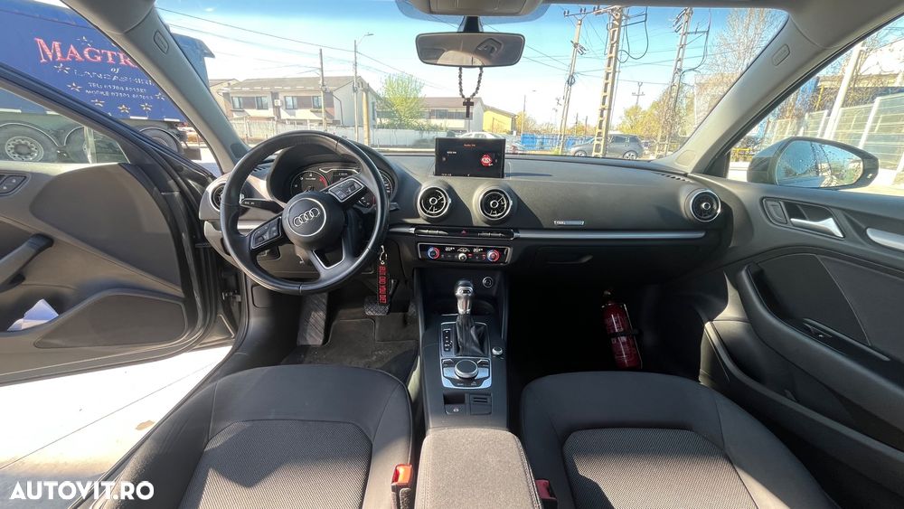 Audi A3 1.6 30 TDI S tronic Sport - 3