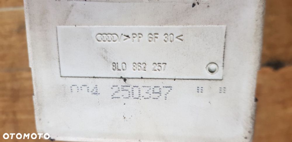 AUDI A3 A4 POMPKA CENTRALNEGO ZAMKA 8L0962257 - 3